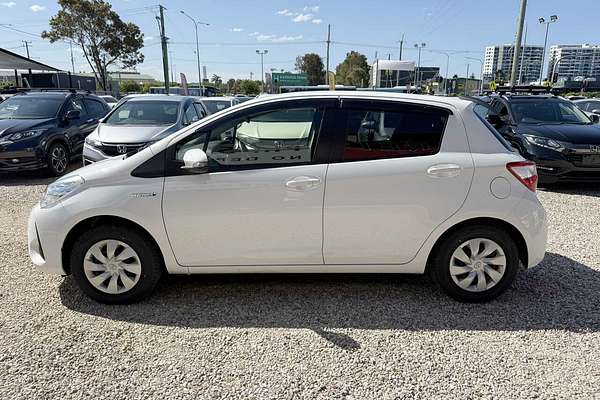 2019 Toyota VITZ F (HYBRID) NHP130