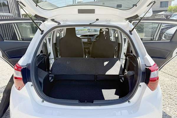 2019 Toyota VITZ F (HYBRID) NHP130