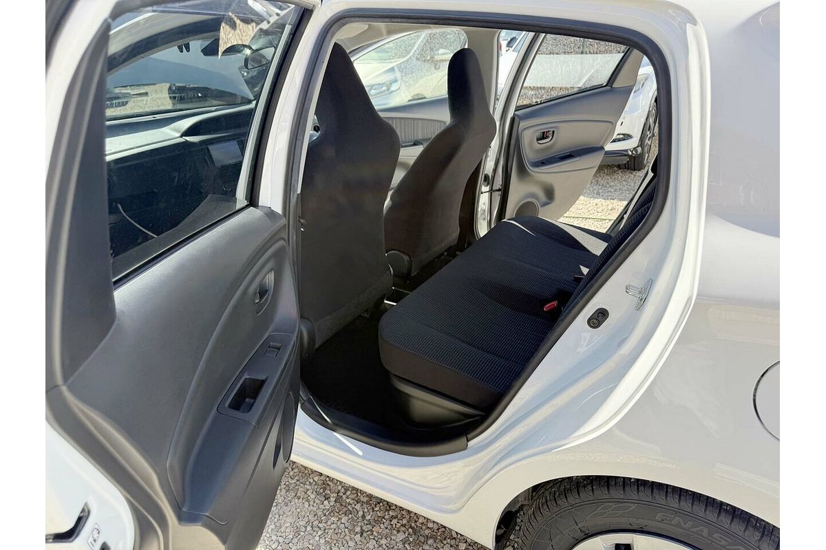 2019 Toyota VITZ F (HYBRID) NHP130