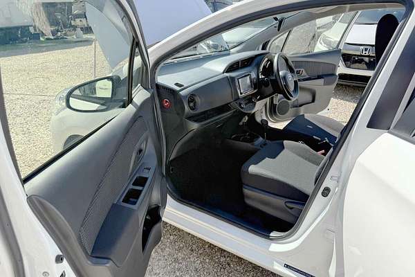 2019 Toyota VITZ F (HYBRID) NHP130