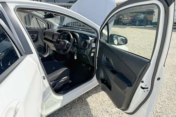 2019 Toyota VITZ F (HYBRID) NHP130