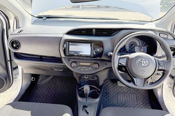 2019 Toyota VITZ F (HYBRID) NHP130
