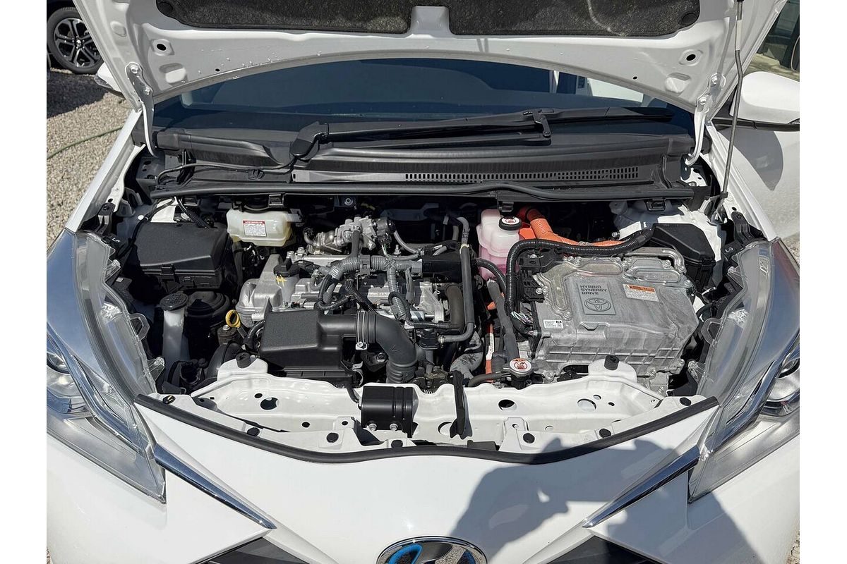 2019 Toyota VITZ F (HYBRID) NHP130