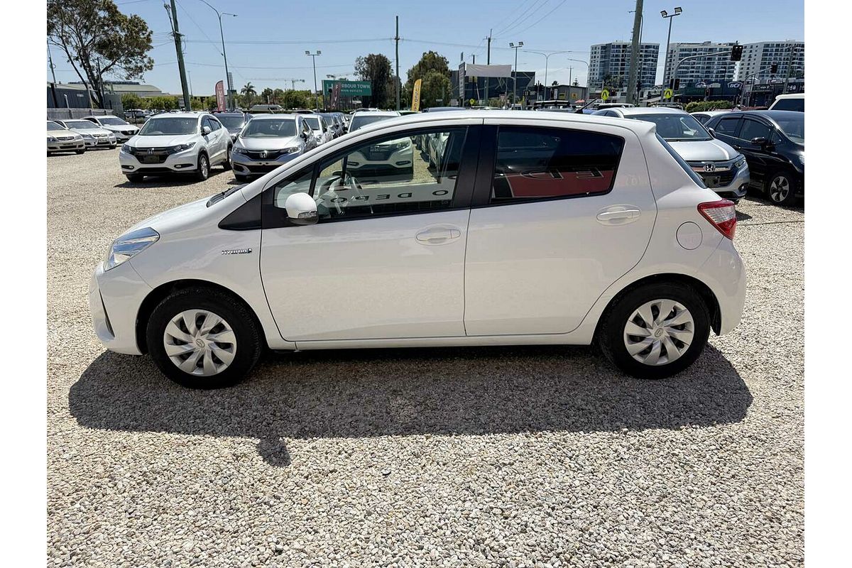 2017 Toyota Vitz