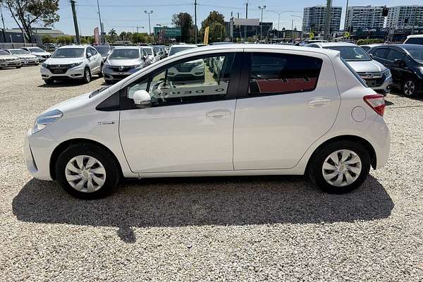 2017 Toyota Vitz