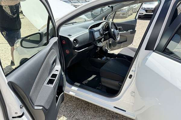 2017 Toyota Vitz