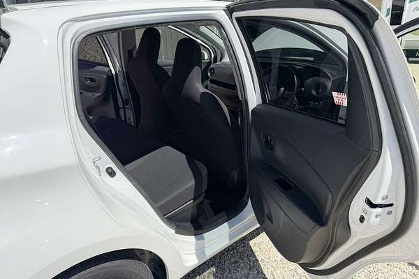 2017 Toyota Vitz