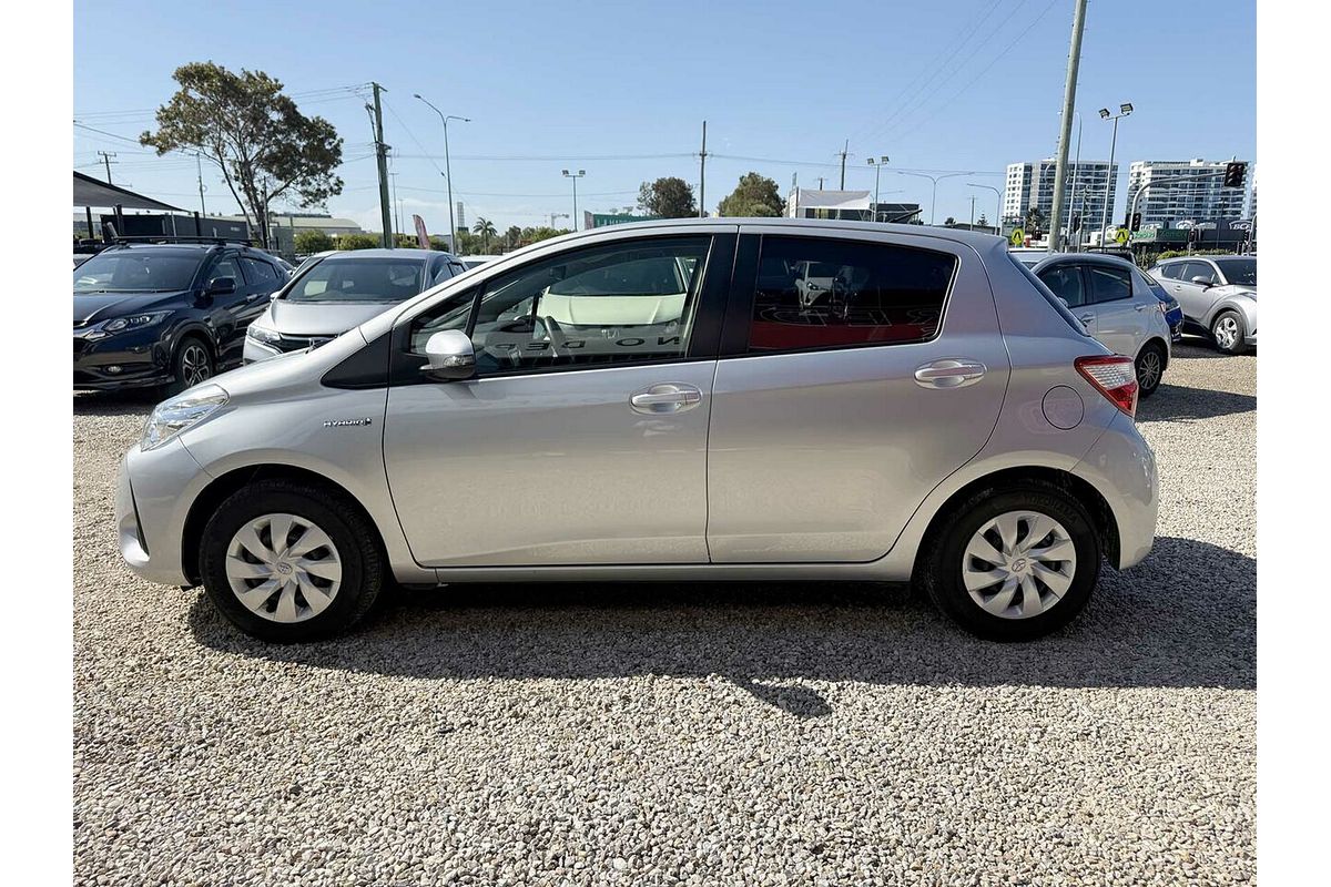 2020 Toyota VITZ F (HYBRID) NHP130