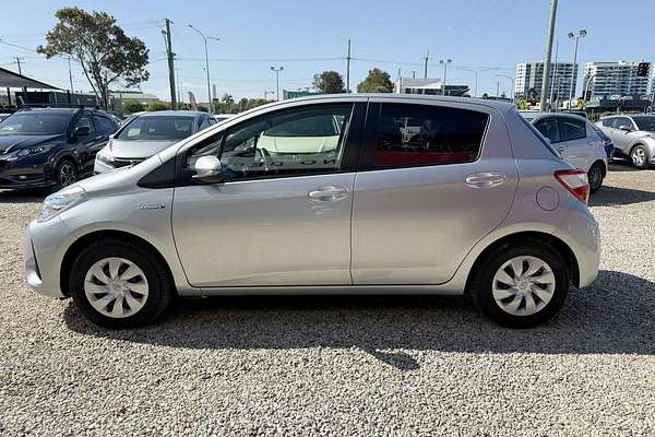 2020 Toyota VITZ F (HYBRID) NHP130