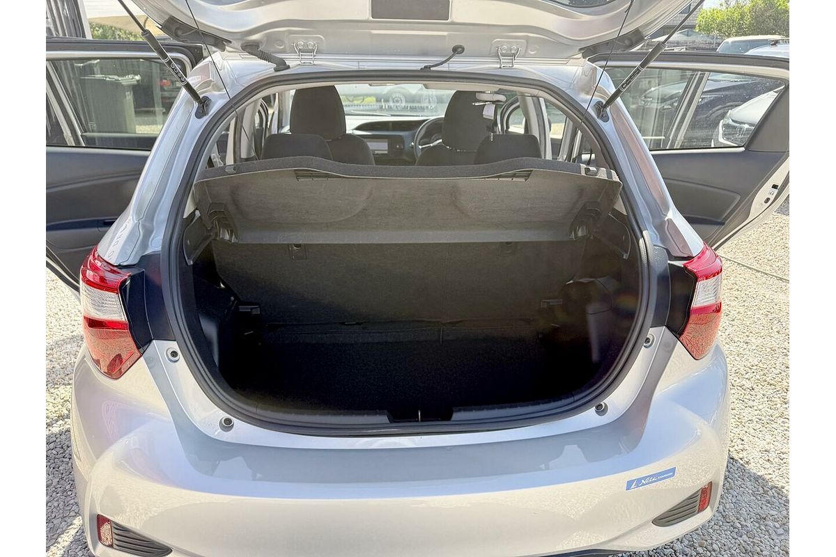 2020 Toyota VITZ F (HYBRID) NHP130