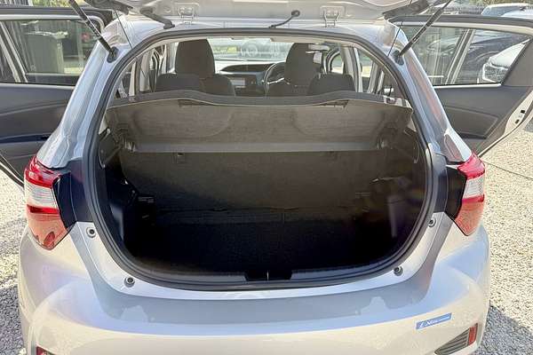 2020 Toyota VITZ F (HYBRID) NHP130