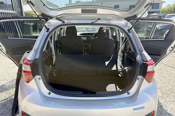 2020 Toyota VITZ F (HYBRID) NHP130