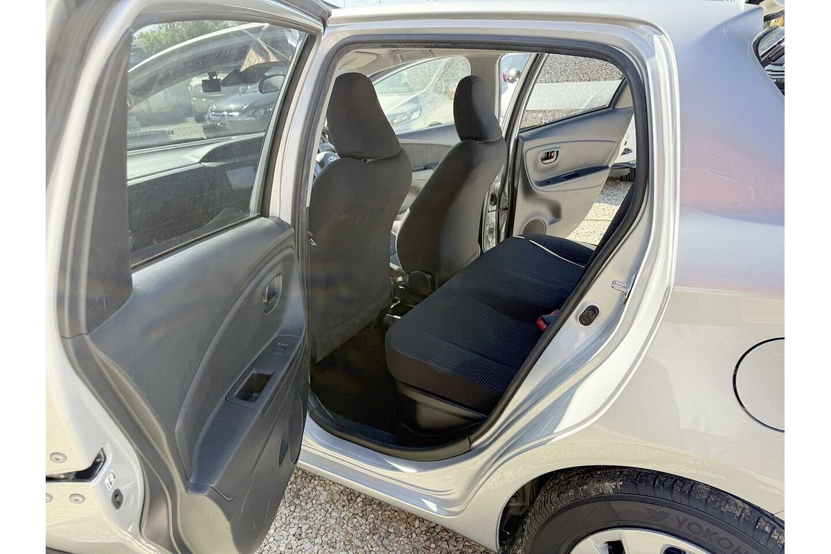 2020 Toyota VITZ F (HYBRID) NHP130