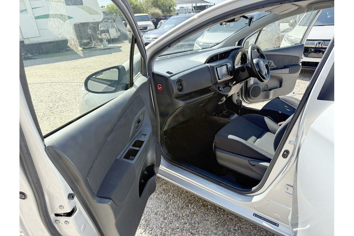 2020 Toyota VITZ F (HYBRID) NHP130