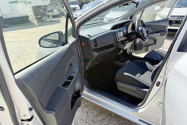 2020 Toyota VITZ F (HYBRID) NHP130