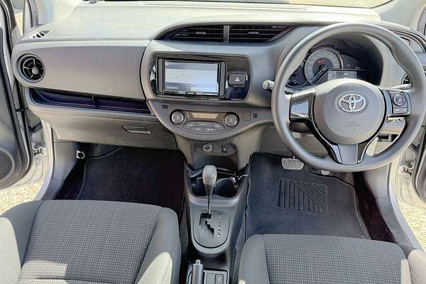 2020 Toyota VITZ F (HYBRID) NHP130
