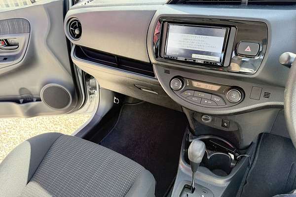 2020 Toyota VITZ F (HYBRID) NHP130