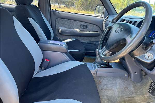 2003 Toyota Hilux SR5 VZN167R 4X4