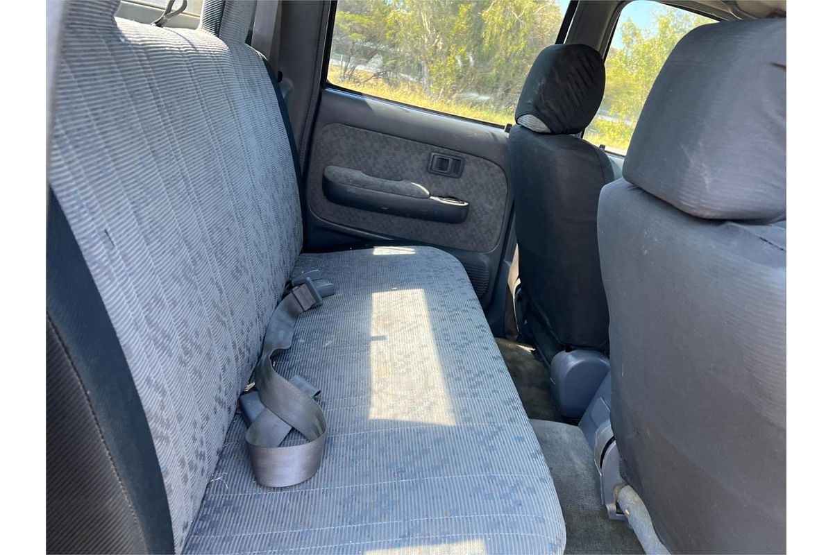 2003 Toyota Hilux SR5 VZN167R 4X4