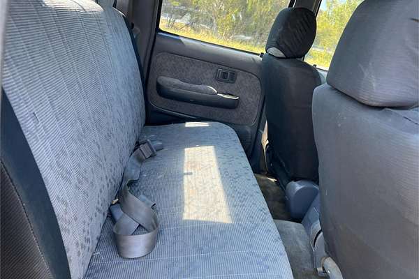 2003 Toyota Hilux SR5 VZN167R 4X4