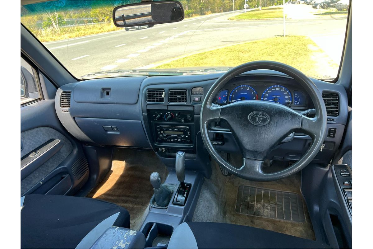 2003 Toyota Hilux SR5 VZN167R 4X4