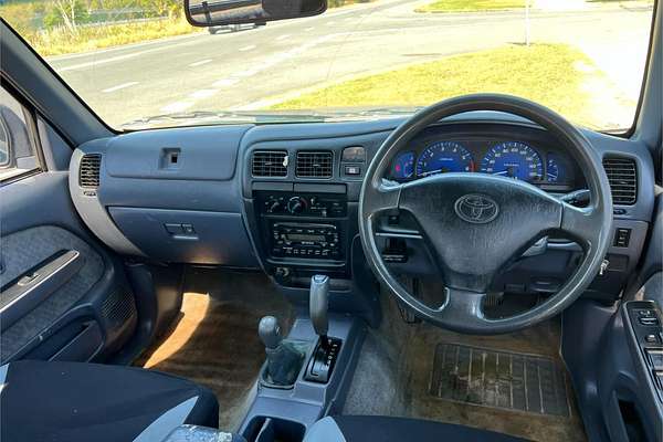 2003 Toyota Hilux SR5 VZN167R 4X4
