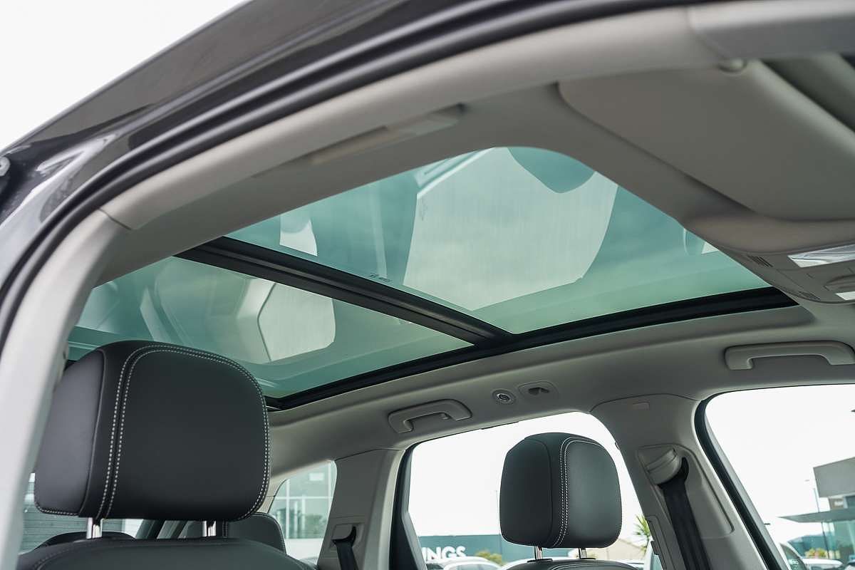 2025 Volkswagen Touareg 170TDI RC