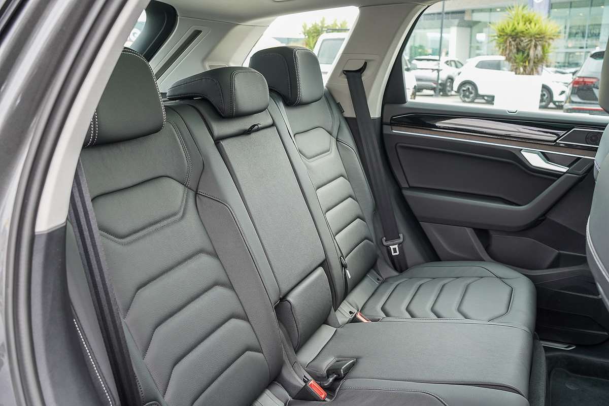 2025 Volkswagen Touareg 170TDI RC