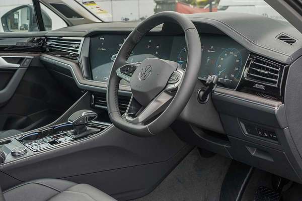 2025 Volkswagen Touareg 170TDI RC