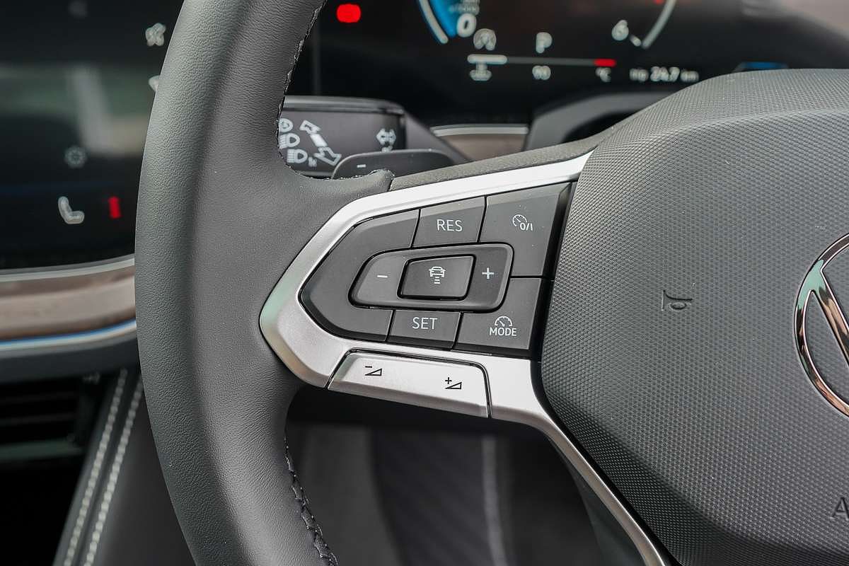 2025 Volkswagen Touareg 170TDI RC