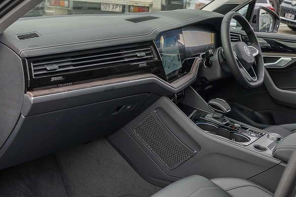 2025 Volkswagen Touareg 170TDI RC