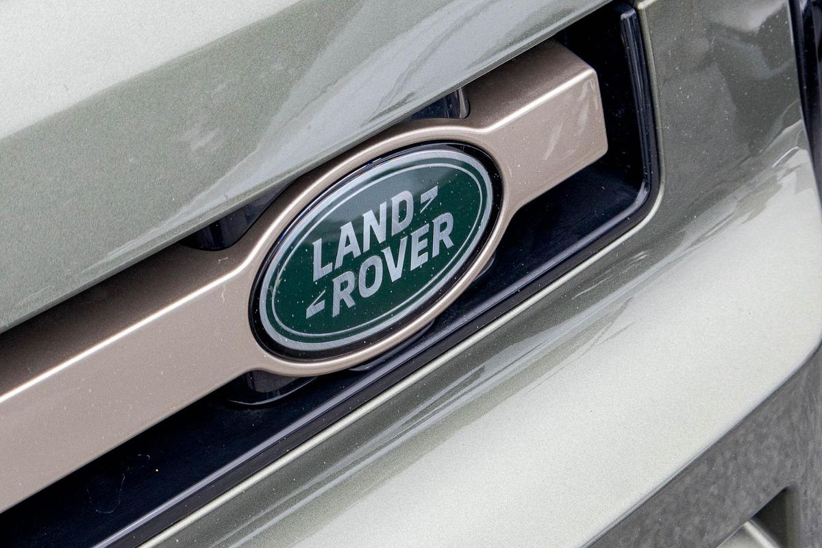 2021 Land Rover Defender 90 P400 HSE L663