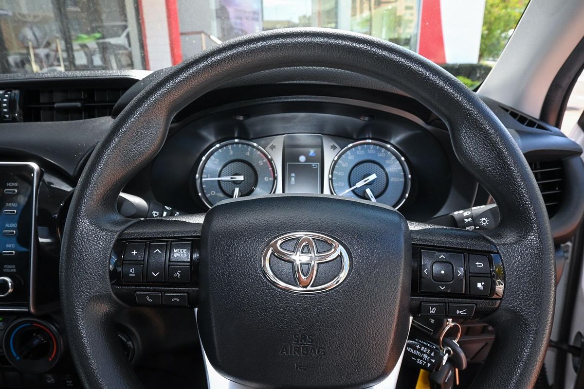 2024 Toyota Hilux SR GUN126R 4X4