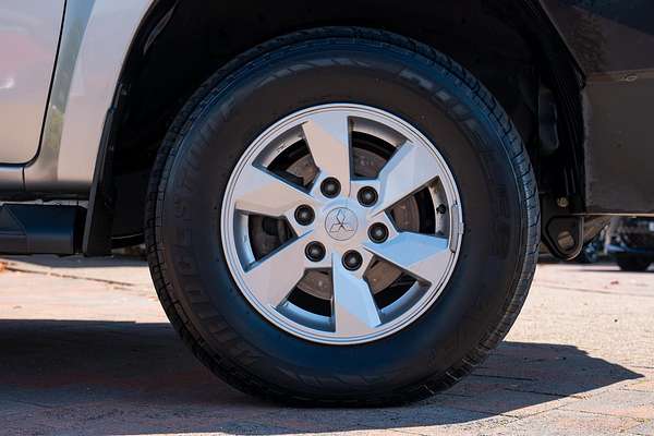 2023 Mitsubishi Triton GLX+ MR 4X4