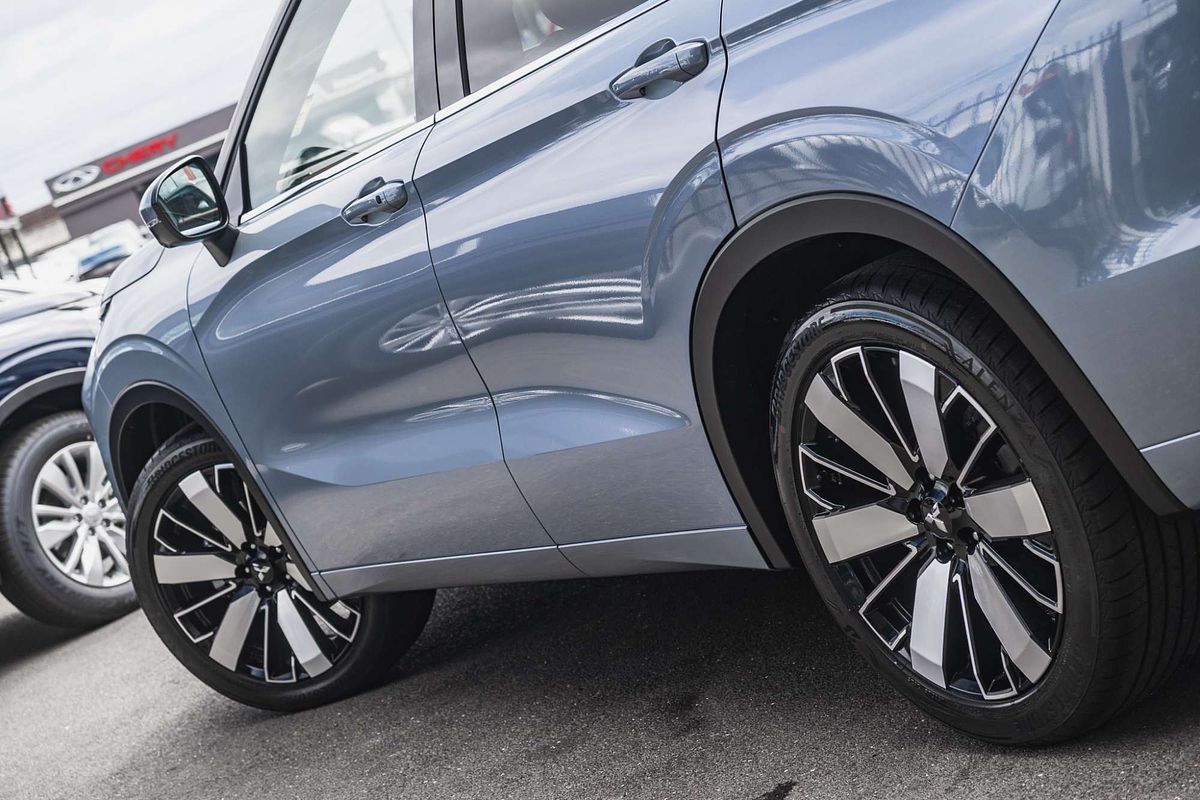 2025 Mitsubishi Outlander Exceed Tourer ZM