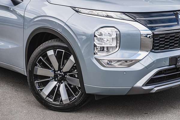 2025 Mitsubishi Outlander Exceed Tourer ZM