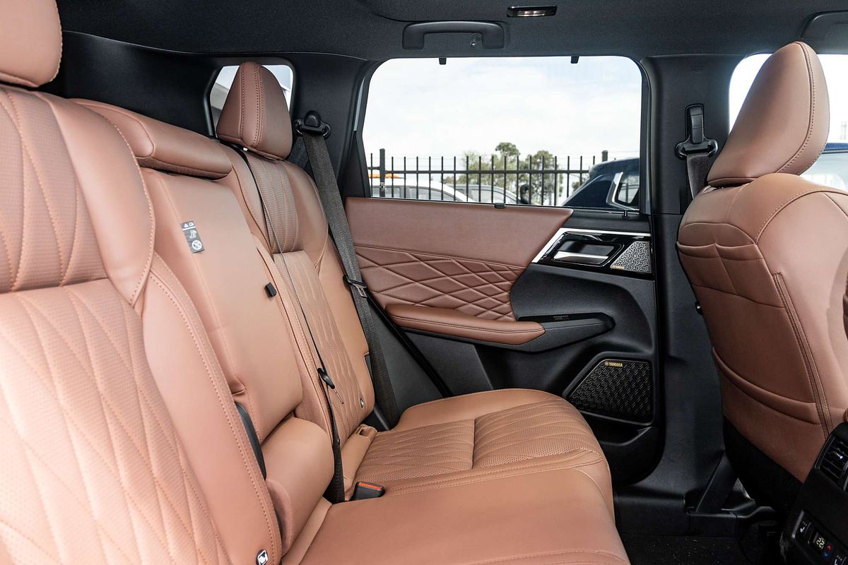 2025 Mitsubishi Outlander Exceed Tourer ZM