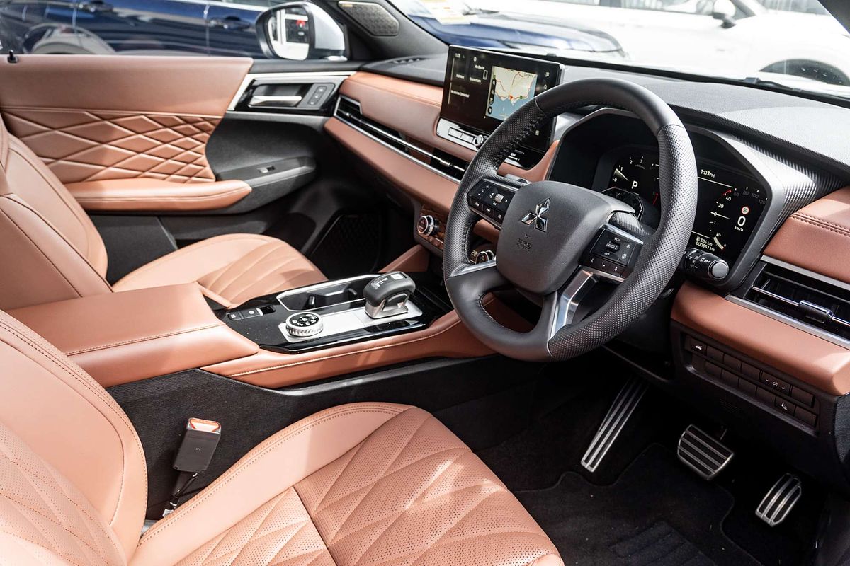 2025 Mitsubishi Outlander Exceed Tourer ZM