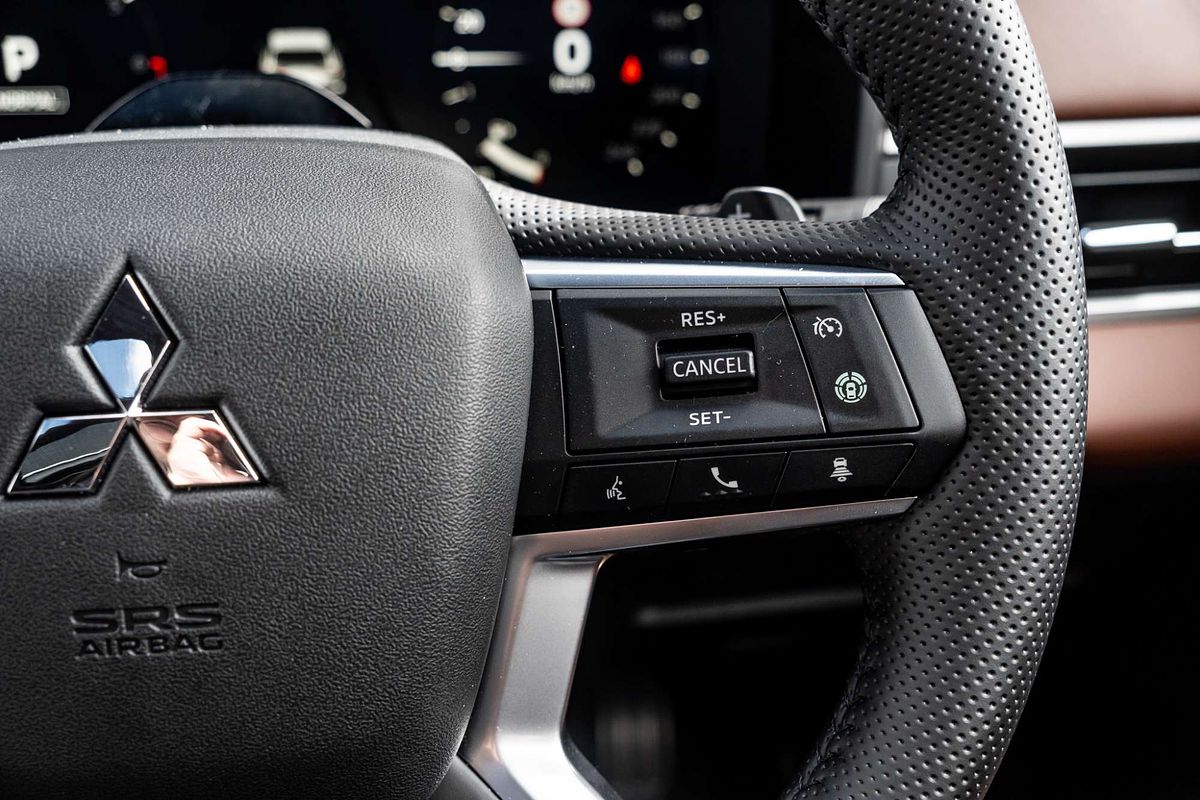 2025 Mitsubishi Outlander Exceed Tourer ZM