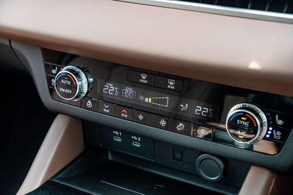 2025 Mitsubishi Outlander Exceed Tourer ZM