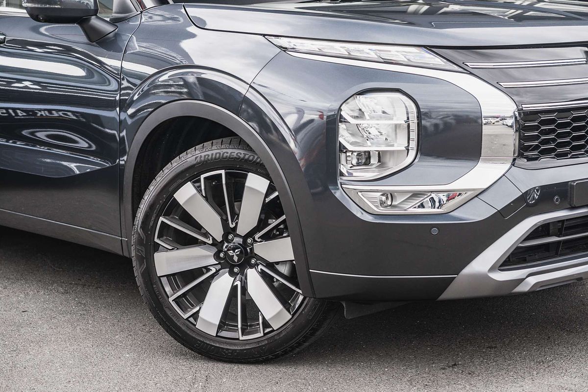 2025 Mitsubishi Outlander Exceed Tourer ZM