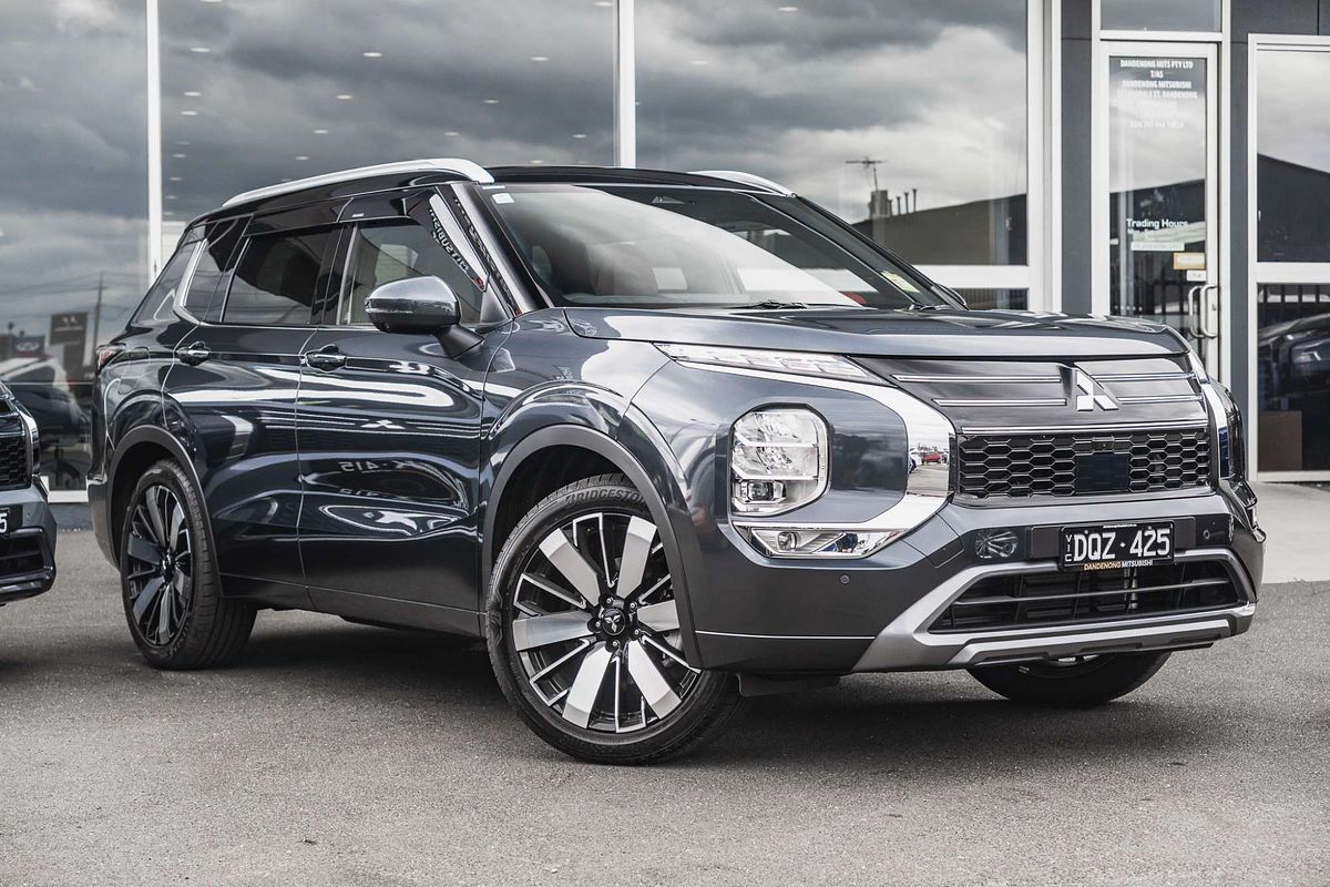 2025 Mitsubishi Outlander Exceed Tourer ZM