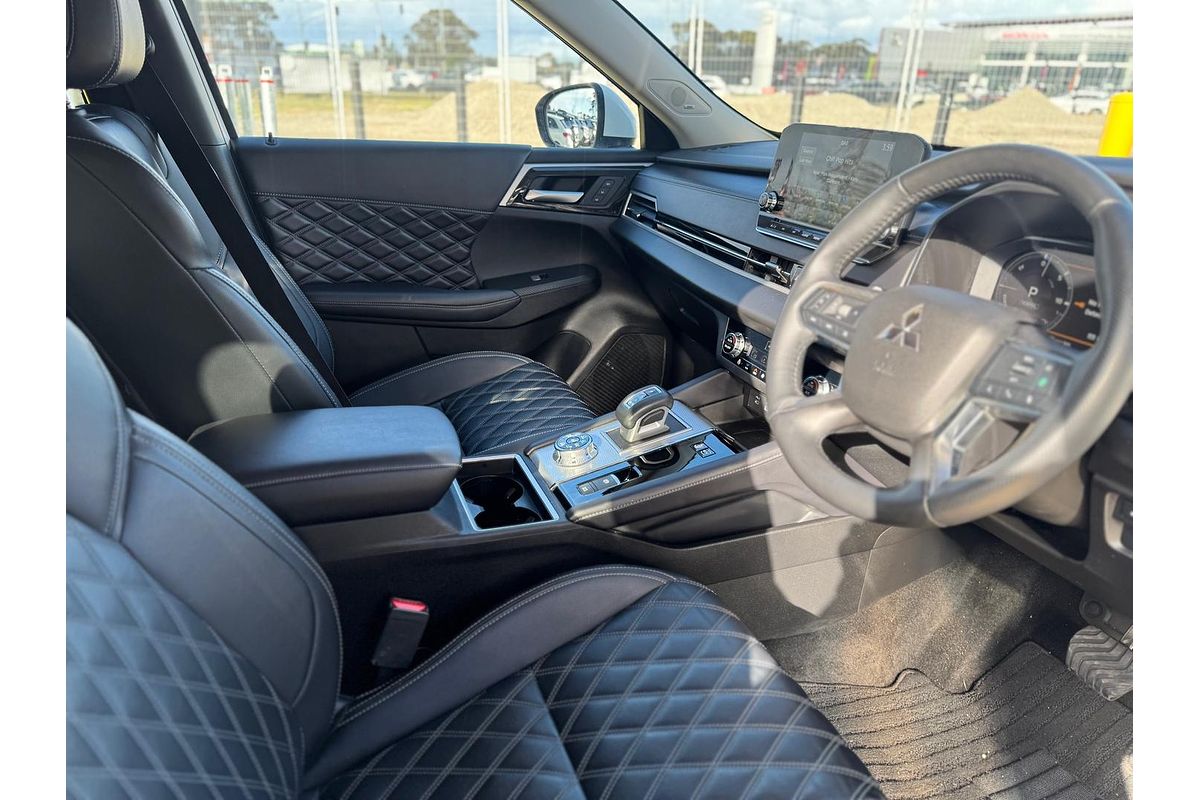 2024 Mitsubishi Outlander PHEV Exceed ZM