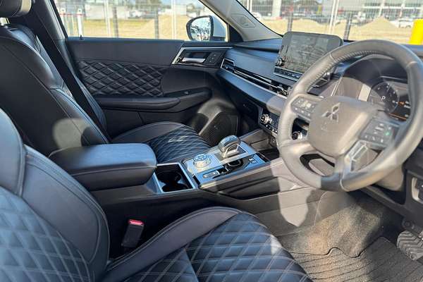 2024 Mitsubishi Outlander PHEV Exceed ZM