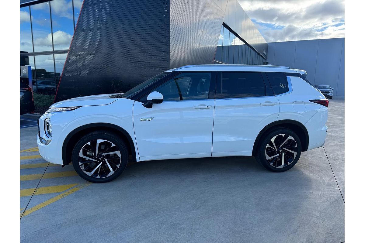 2024 Mitsubishi Outlander PHEV Exceed ZM