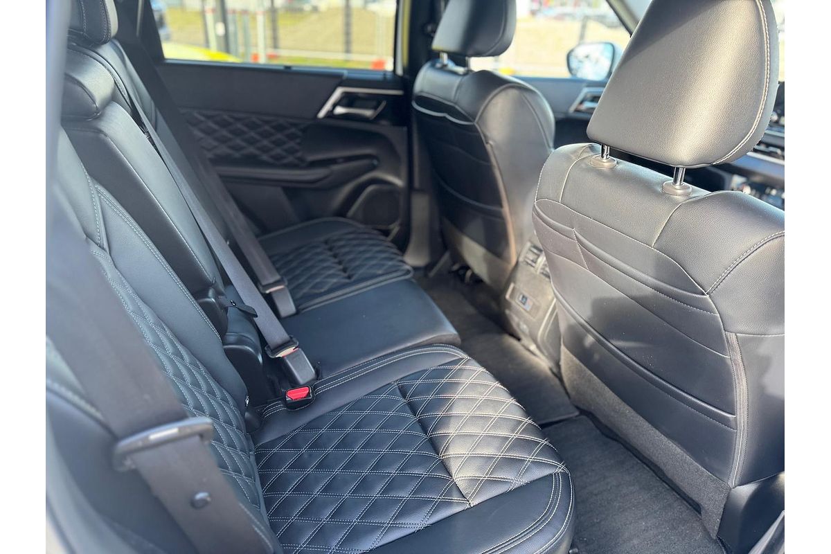 2024 Mitsubishi Outlander PHEV Exceed ZM