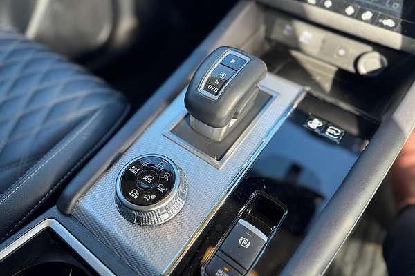 2024 Mitsubishi Outlander PHEV Exceed ZM