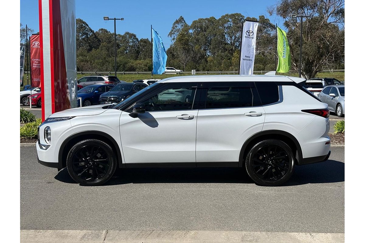 2024 Mitsubishi Outlander Black Edition ZM