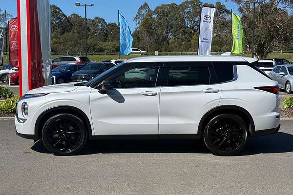 2024 Mitsubishi Outlander Black Edition ZM