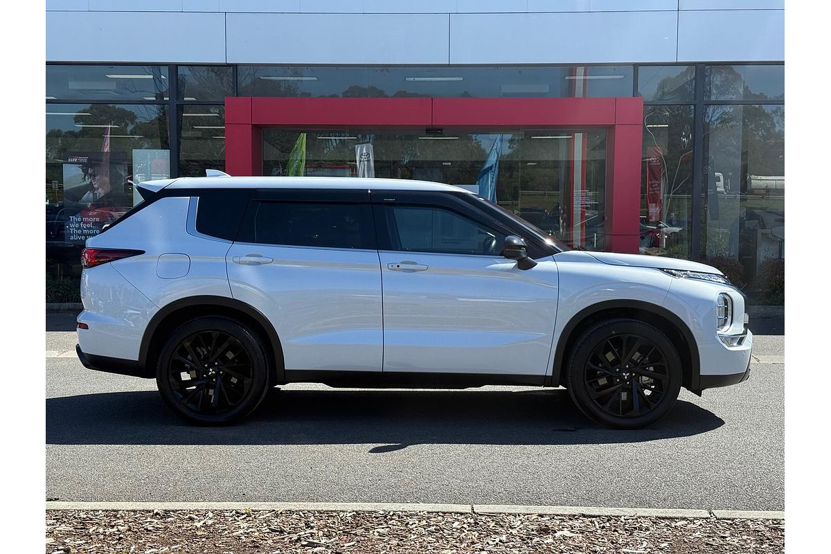 2024 Mitsubishi Outlander Black Edition ZM